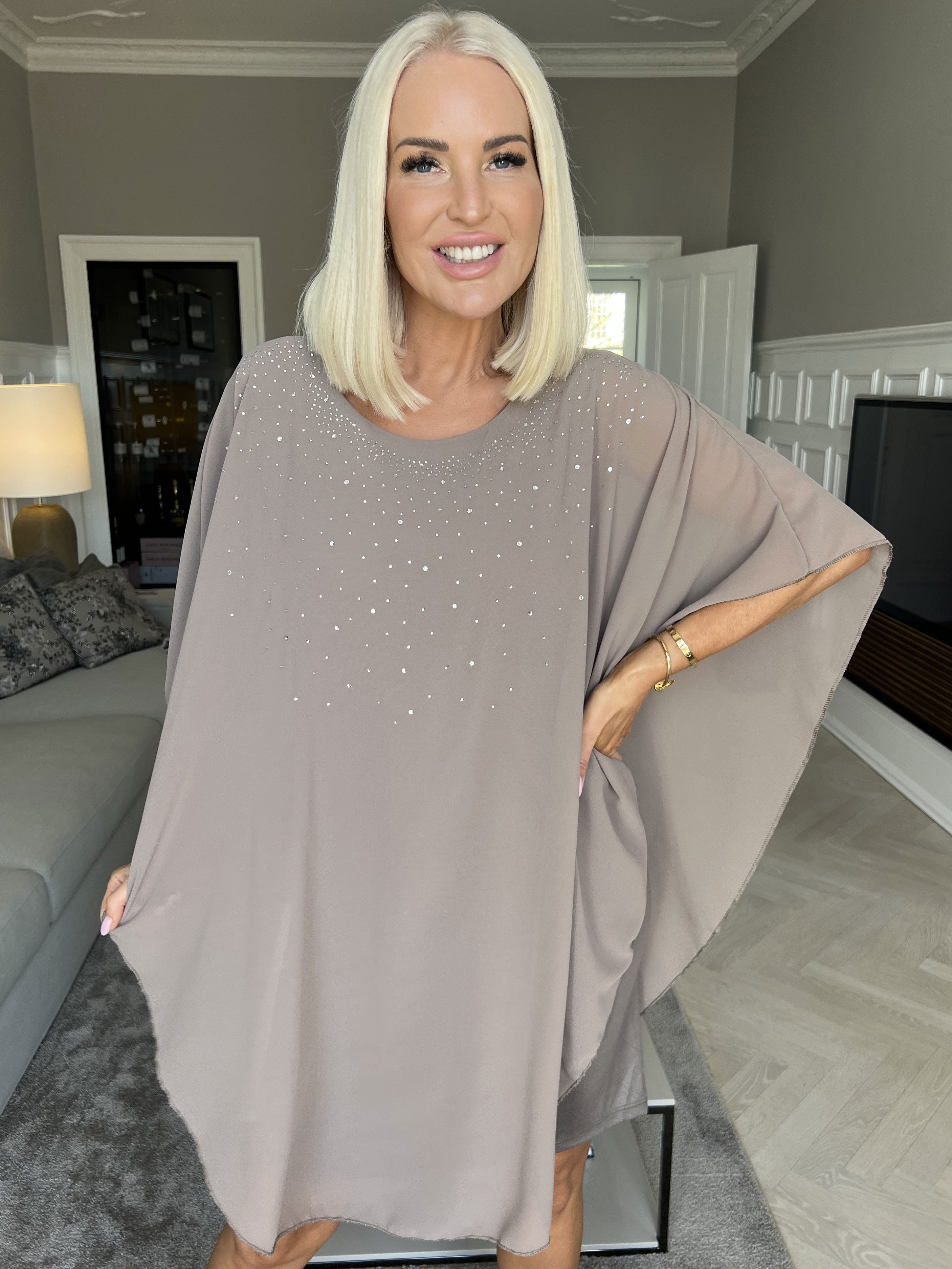 Kenya Crystal - Tunikakjole med chiffonlag og similisten